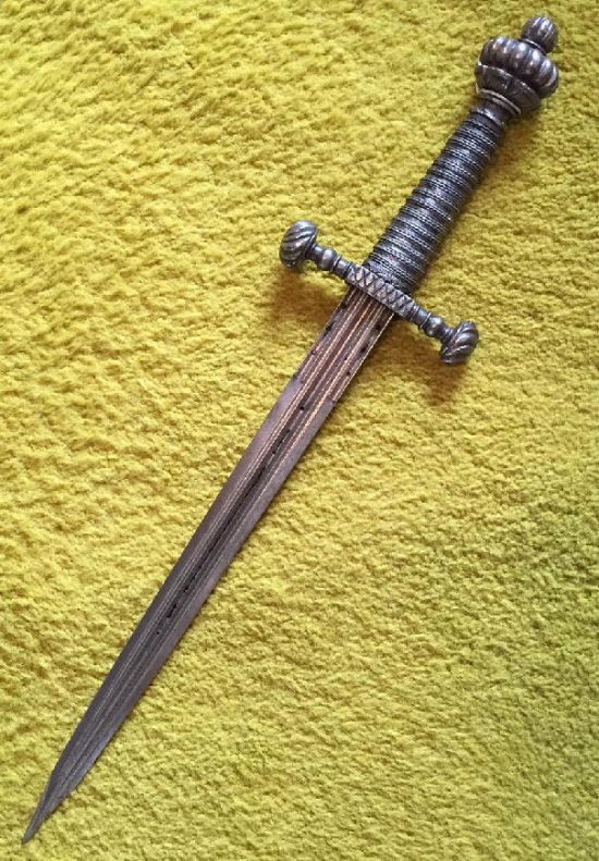 ﻿Fine Chiseled European Dagger, ca. 1650