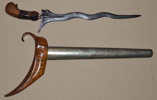 ﻿West Javanese Keris (Kris) Solo Dagger with 18th C Blade - Image 2