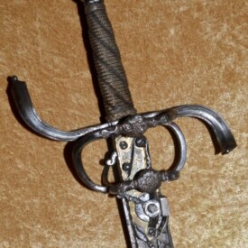 ﻿Extremely rare combination rapier/wheellock pistol, early 17th C