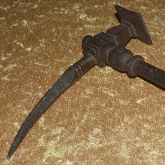 ﻿Scarce and Unusual Eastern European War Hammer, Late 16th/Early 17th C - Image 5