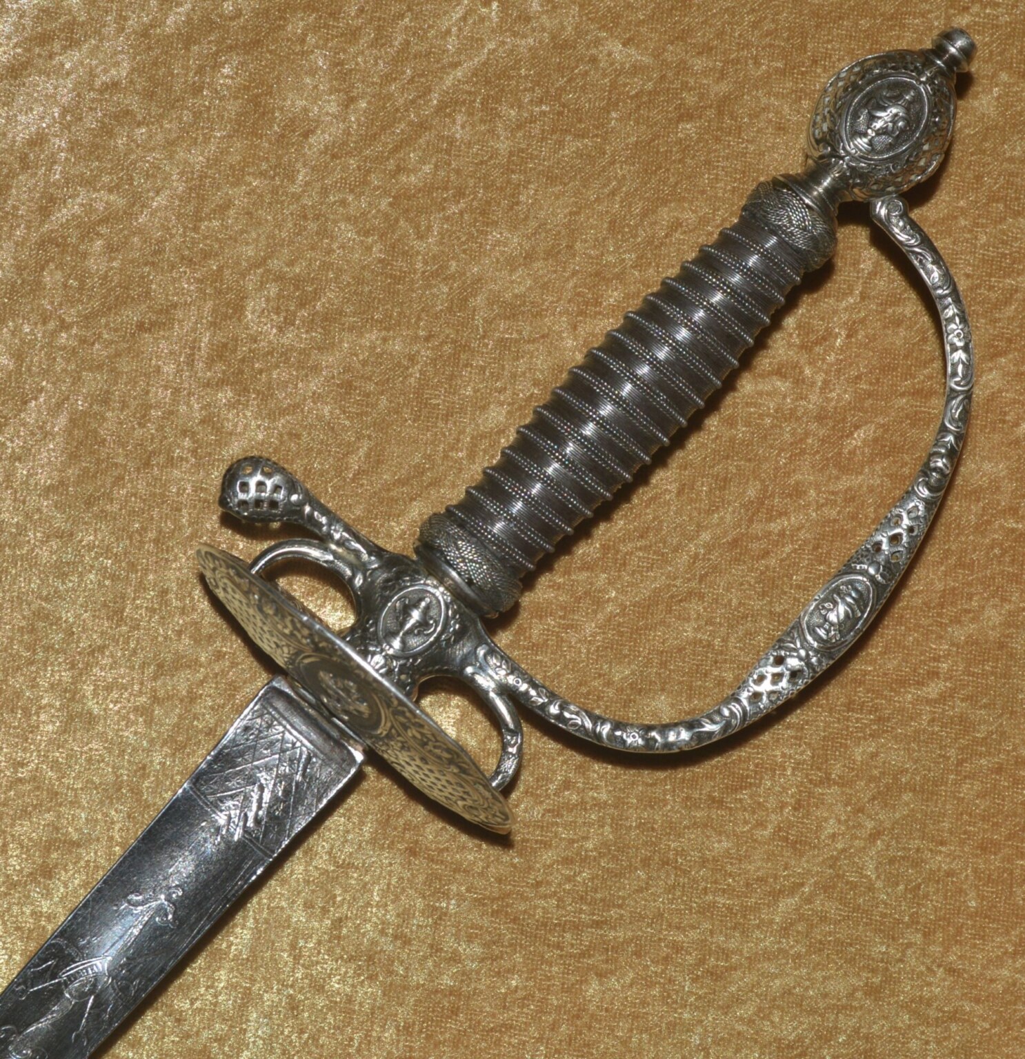 Antique Weapons Dealer for Historic Weapons - Antique Weapon Store
