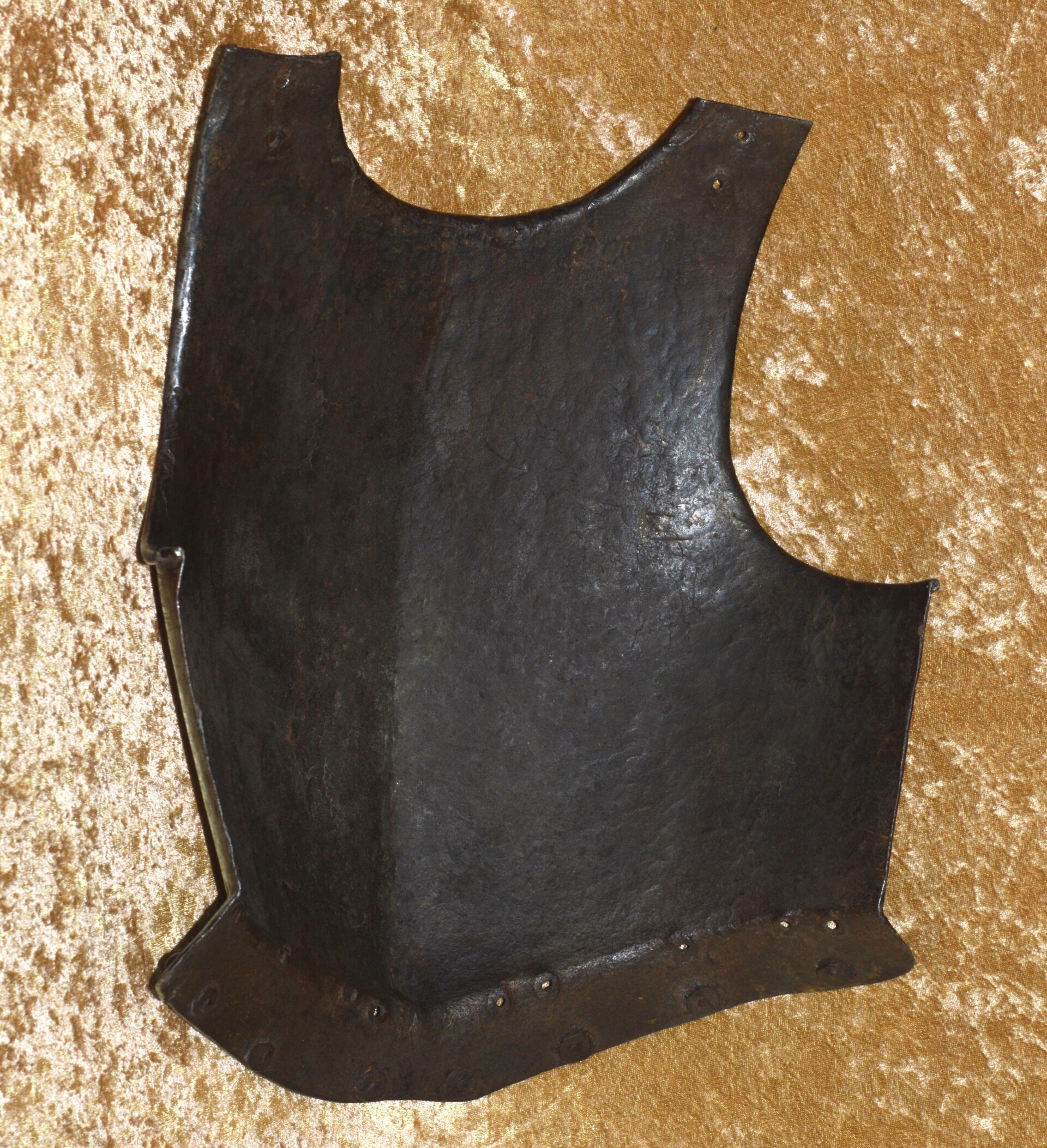 North Italian Etched and Gilt Breastplate, ca. 1580 - Image 7