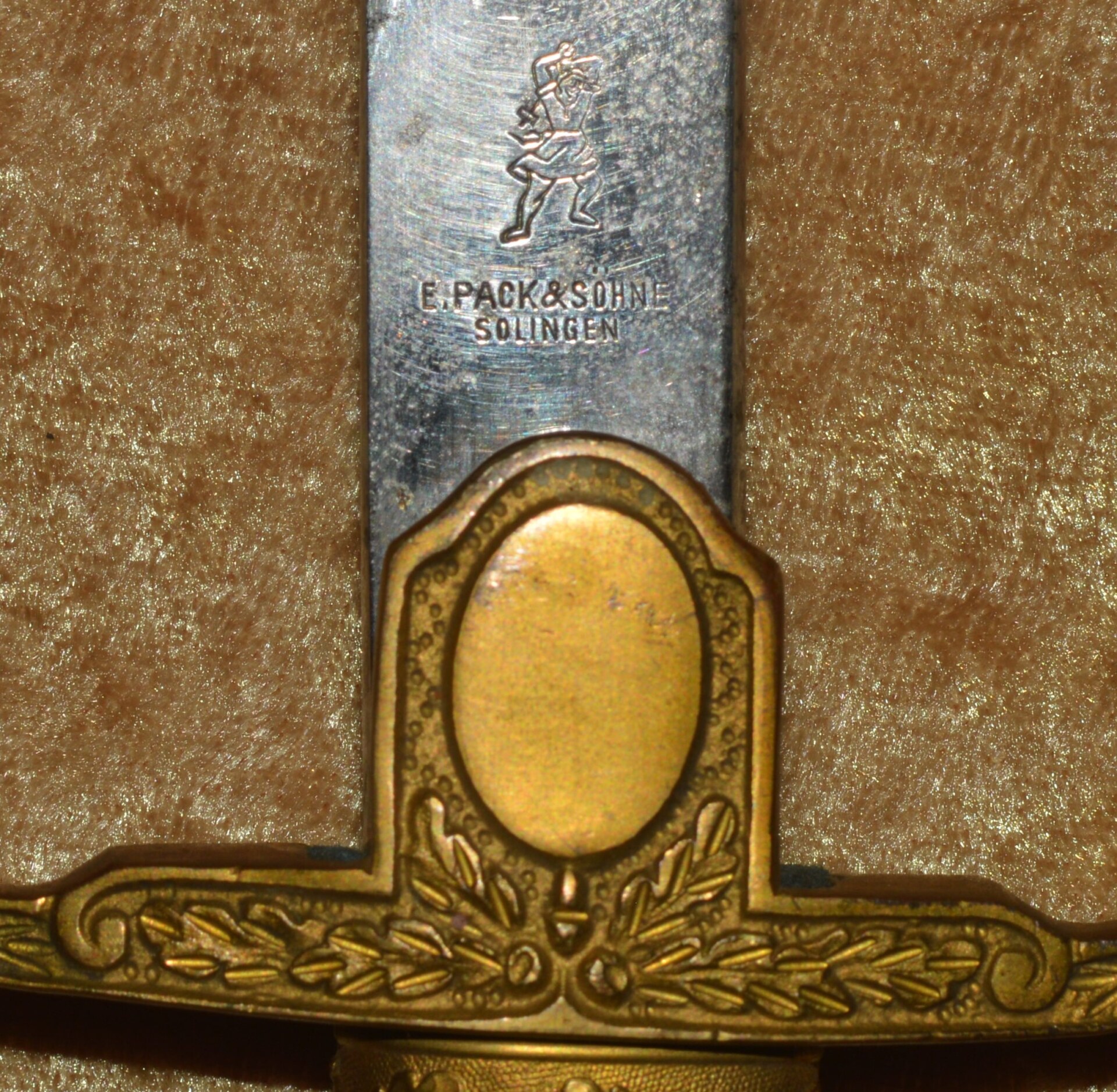 Nazi WWII Army Officer’s Dove Head Sword by Pack & Sohne - Image 8