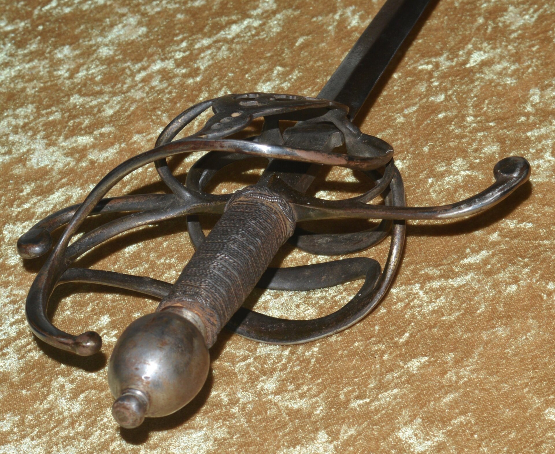 European Swept Hilt Rapier, First Half 17th C - Image 3